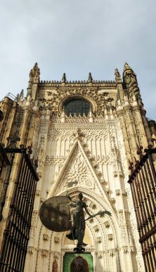 nazrin-babashova-8rE_9eGgArU-unsplash-576x1024-222x387 Seville Cathedral, Avenida de la Constitución, Seville, Spain